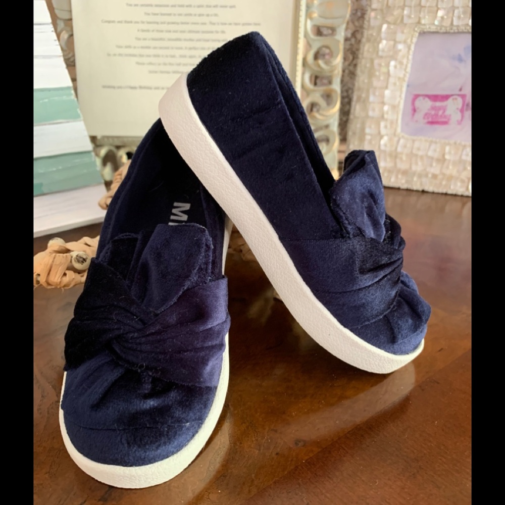 MIA GIRL ✨EUC✨ NAVY BLUE VELVET SLIP ON -9-